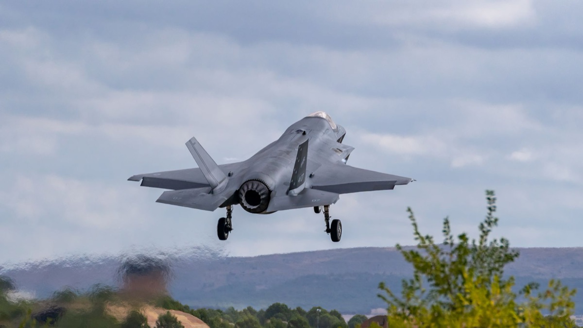 F-35 Lightning II em base militar