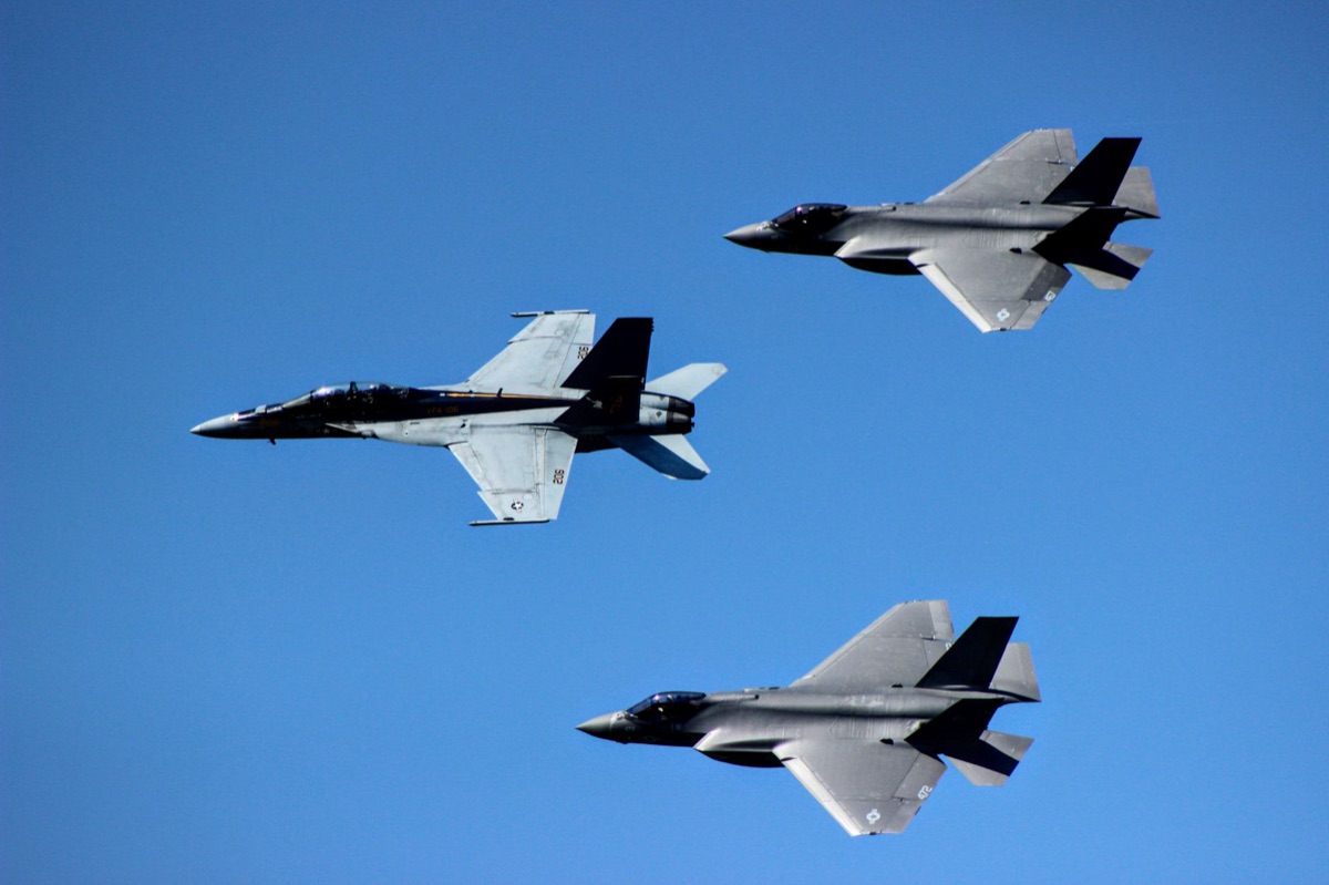 Ein F-35 Lightning II Kampfjet im Flug