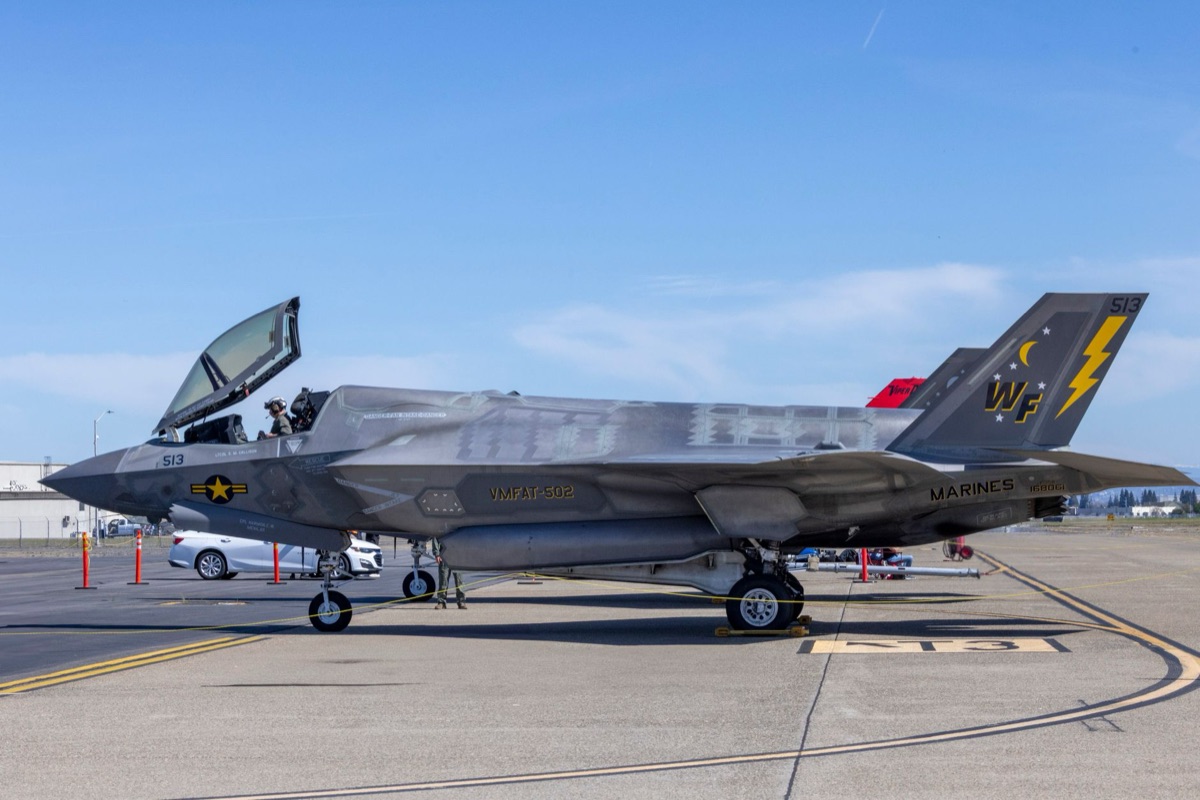 F-35 戰鬥機駕駛艙內部細節